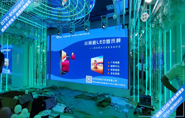 長沙岳陽麓區(qū)某酒店宴會(huì)大廳LED顯示屏.jpg